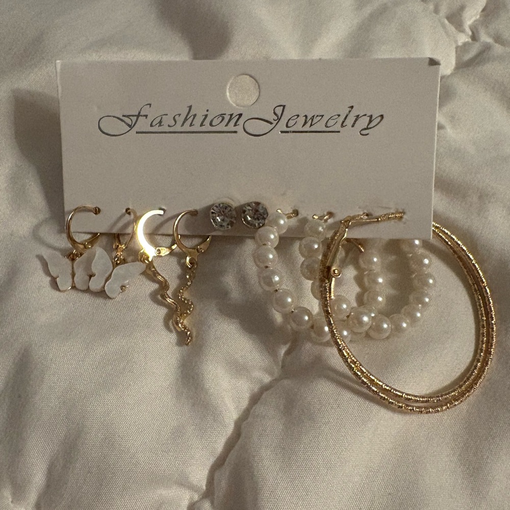 Elegant Gold and Pearl Jewelry Set